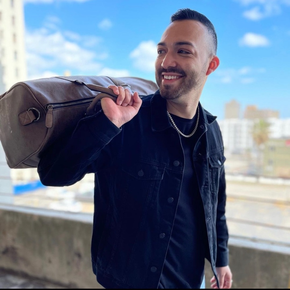 Meet your Posher, Adrian